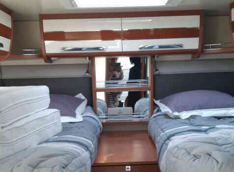 camping-car MOBILVETTA K-YACHT 85  intérieur / couchage principal